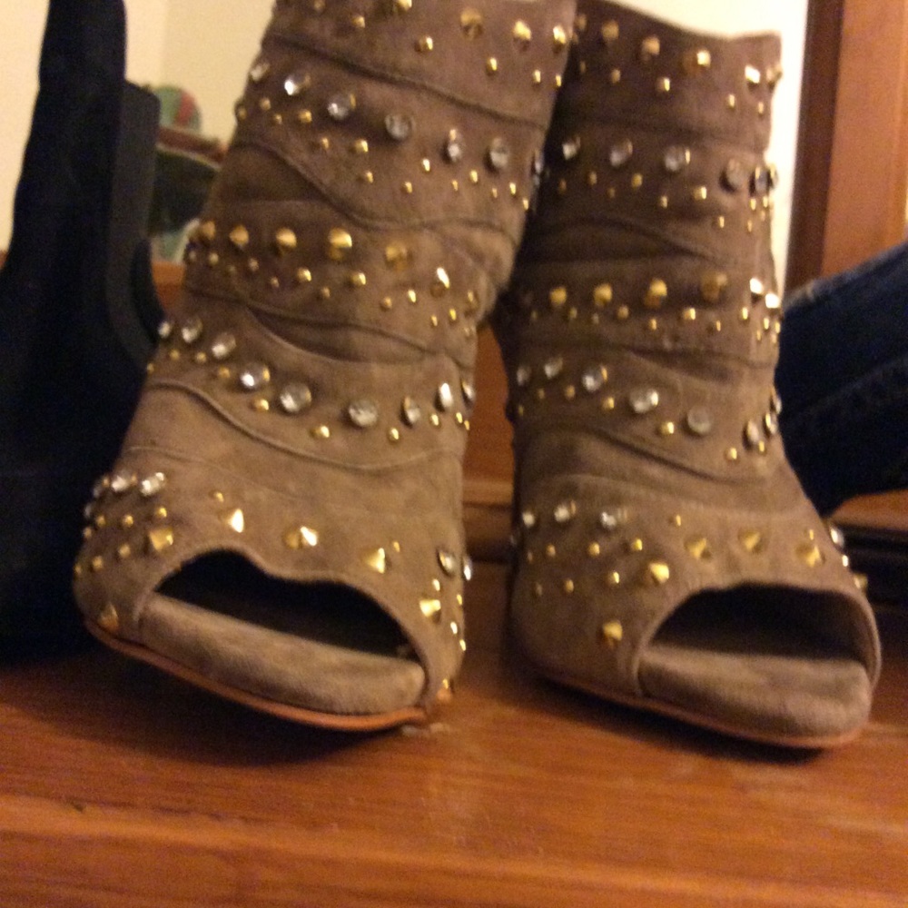 BeBe heels